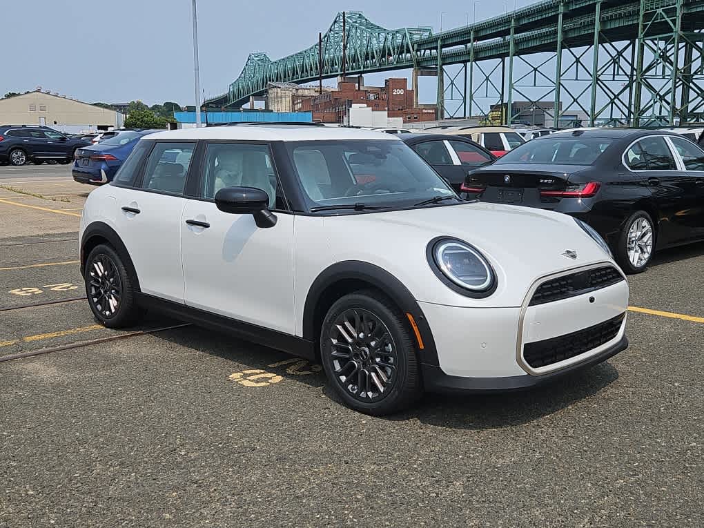 new 2025 MINI Hardtop 4 Door car, priced at $36,370