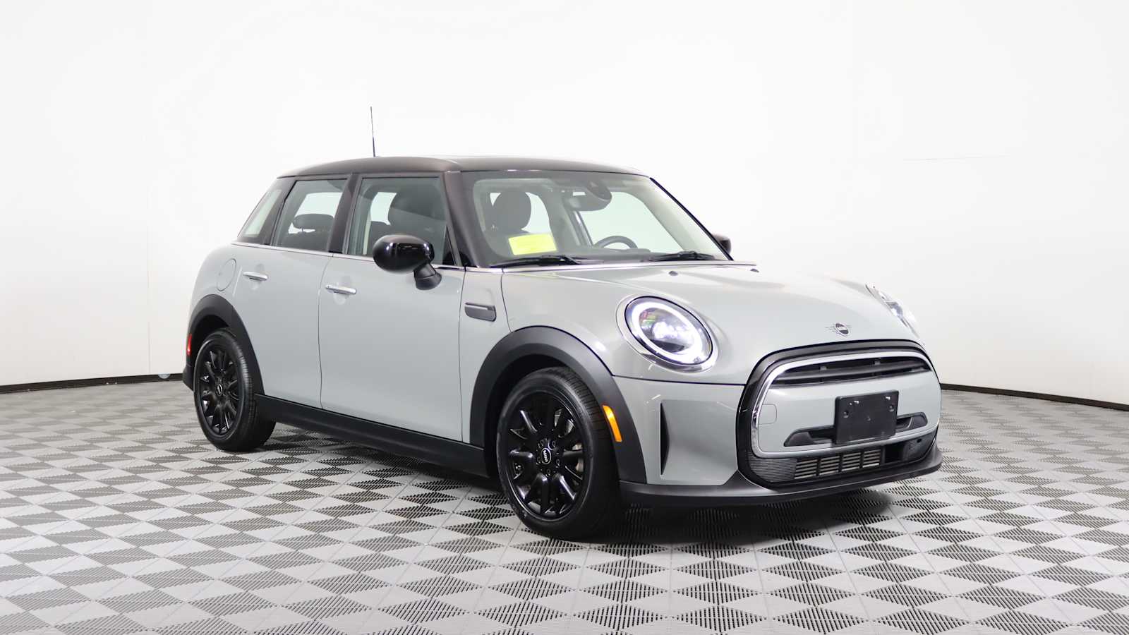 used 2022 MINI Hardtop 4 Door car, priced at $23,698