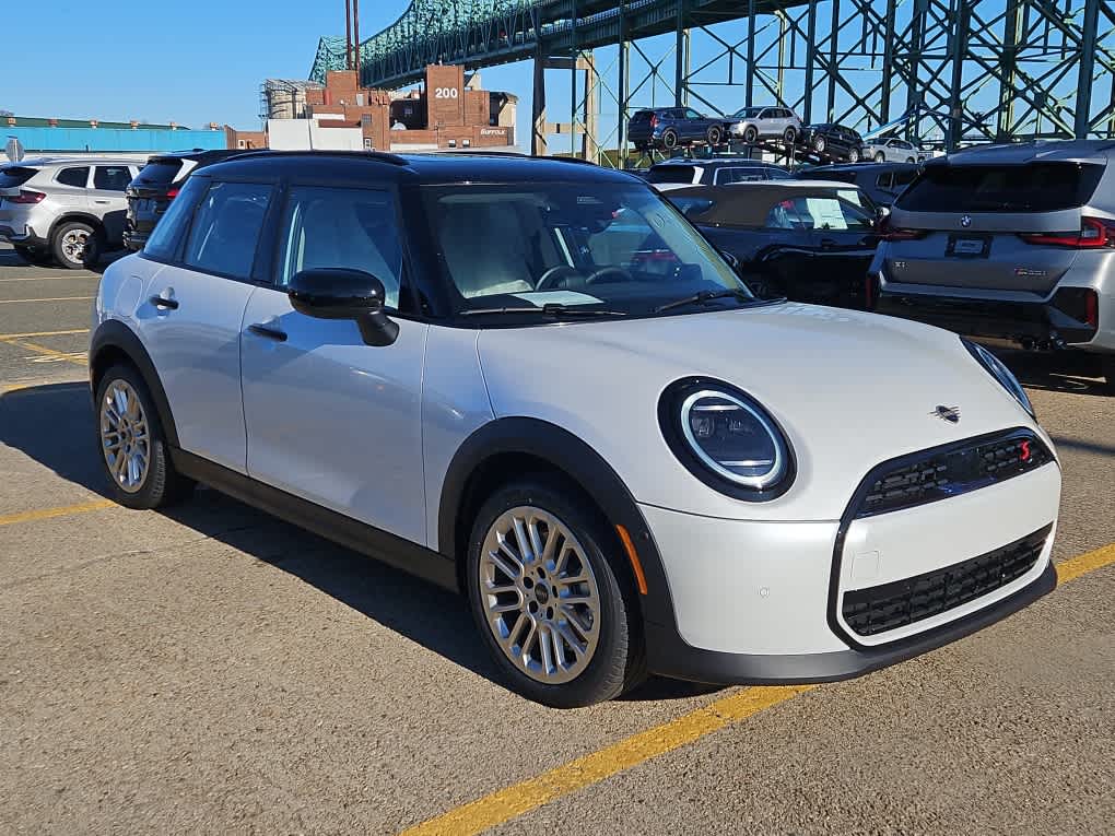 new 2025 MINI Hardtop 4 Door car, priced at $36,930