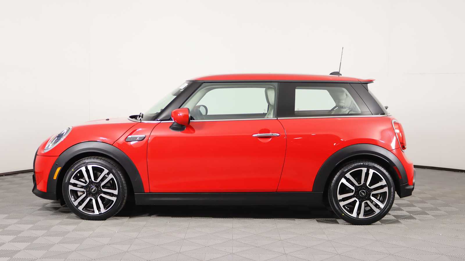 used 2022 MINI Hardtop 2 Door car, priced at $26,698