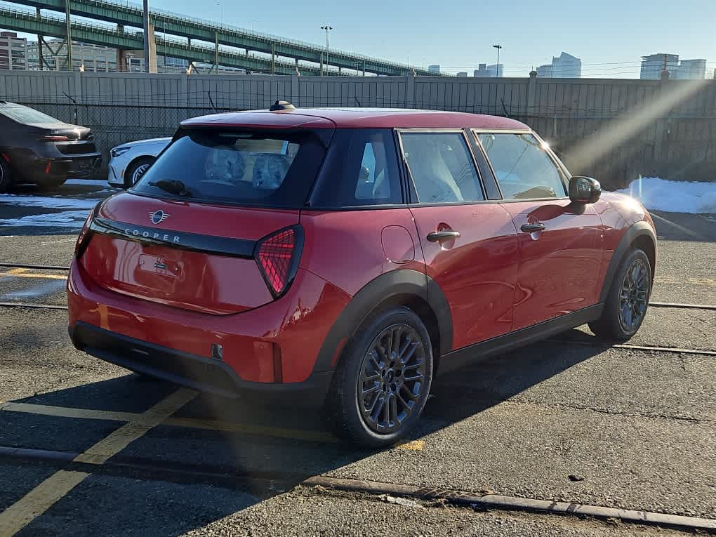 new 2025 MINI Hardtop 4 Door car, priced at $35,500