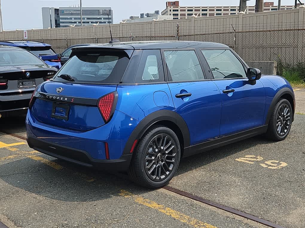 new 2025 MINI Hardtop 4 Door car, priced at $37,220
