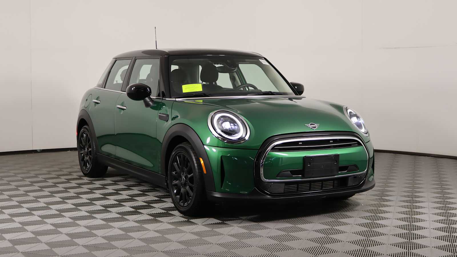 used 2022 MINI Hardtop 4 Door car, priced at $24,498