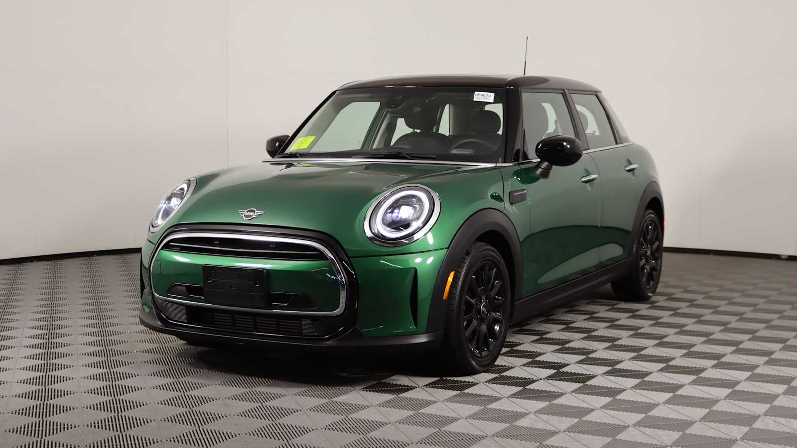 used 2022 MINI Hardtop 4 Door car, priced at $24,498