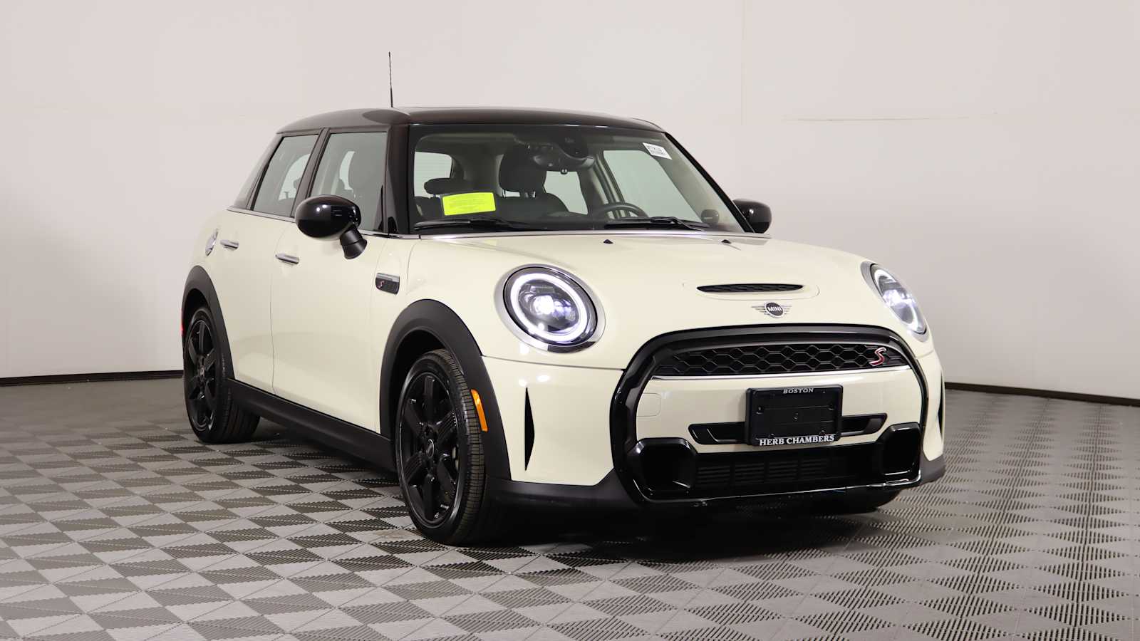 used 2023 MINI Hardtop 4 Door car, priced at $24,798