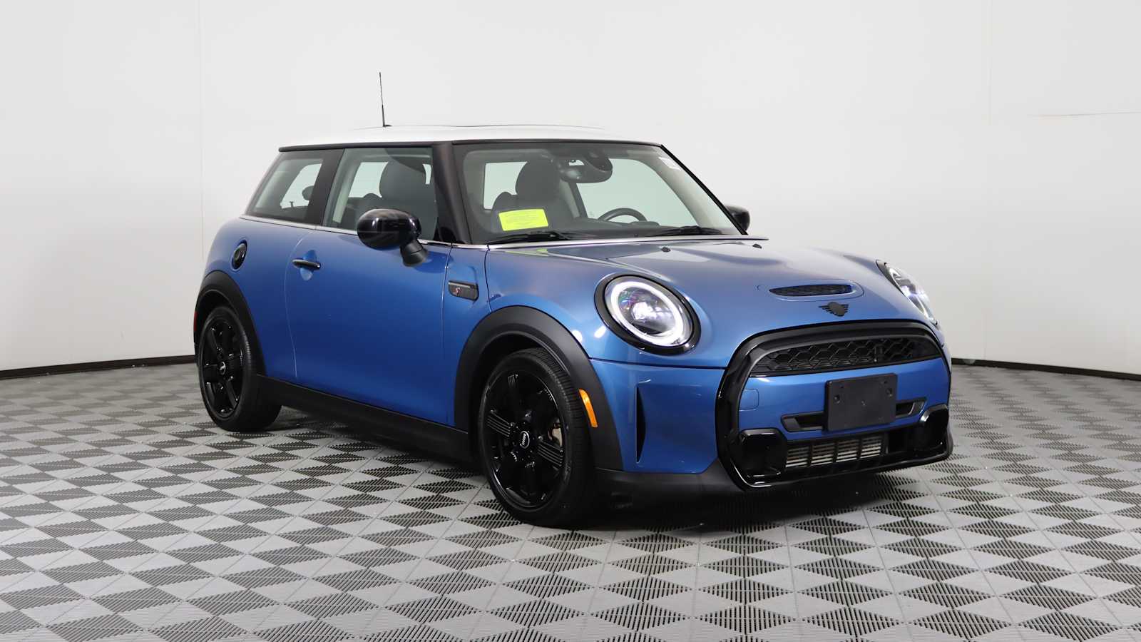 used 2022 MINI Hardtop 2 Door car, priced at $24,798