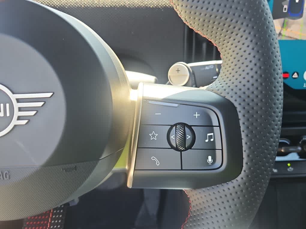 new 2025 MINI Hardtop 4 Door car, priced at $41,010