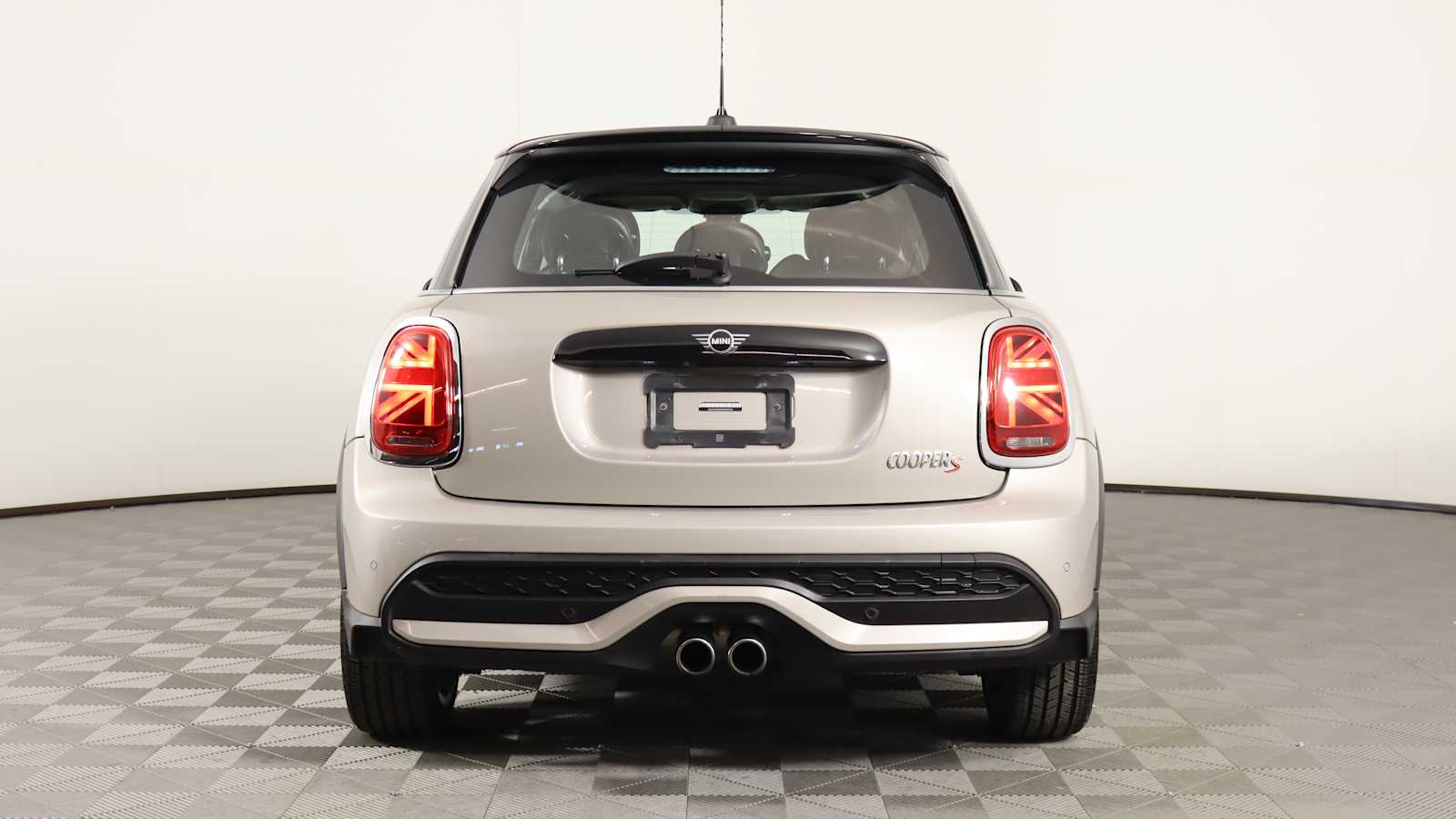 used 2022 MINI Hardtop 4 Door car, priced at $25,698
