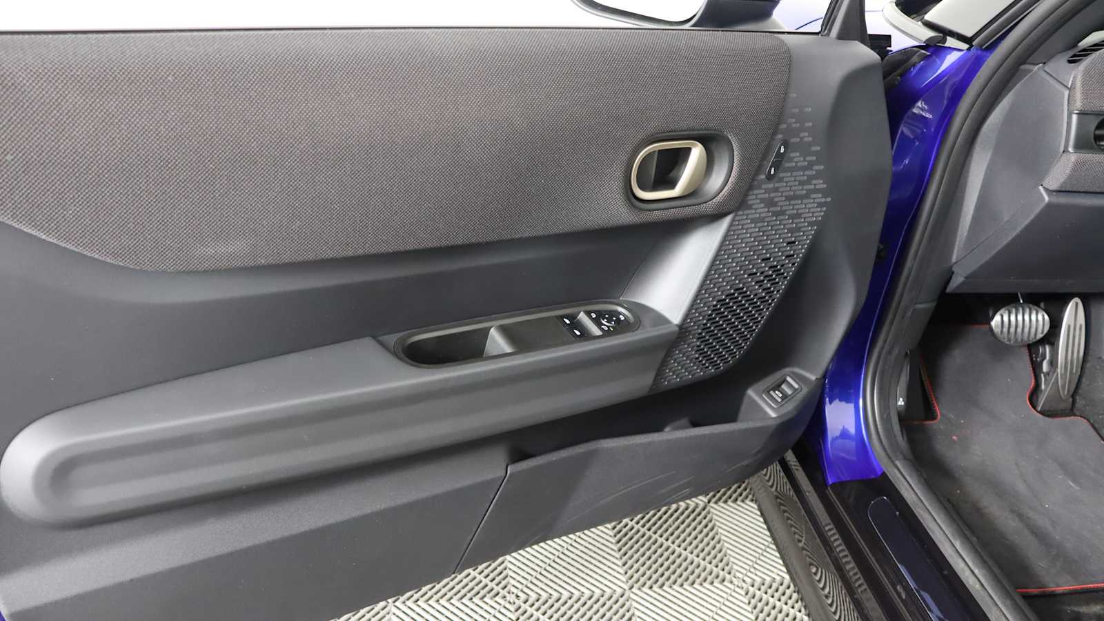 new 2025 MINI Hardtop 2 Door car, priced at $46,940