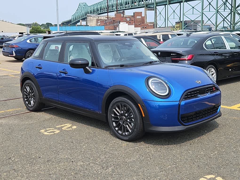new 2025 MINI Hardtop 4 Door car, priced at $37,220