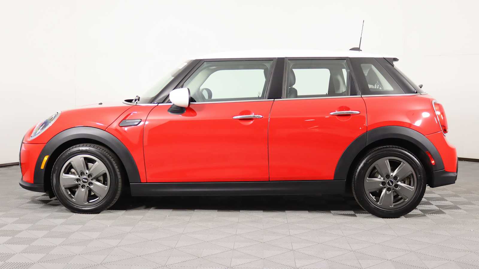 used 2022 MINI Hardtop 4 Door car, priced at $22,798