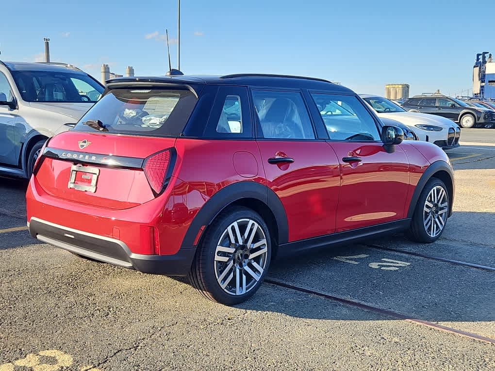 new 2025 MINI Hardtop 4 Door car, priced at $39,045