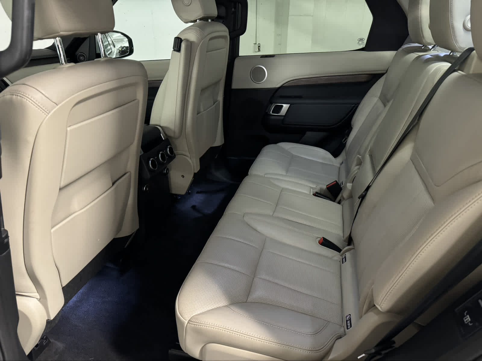 used 2019 Land Rover Discovery car, priced at $34,998