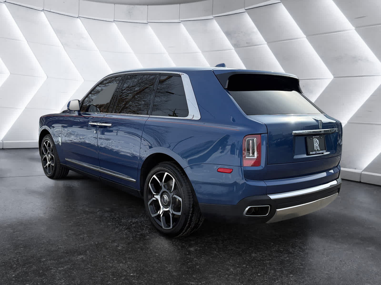 used 2022 Rolls-Royce Cullinan car, priced at $293,998