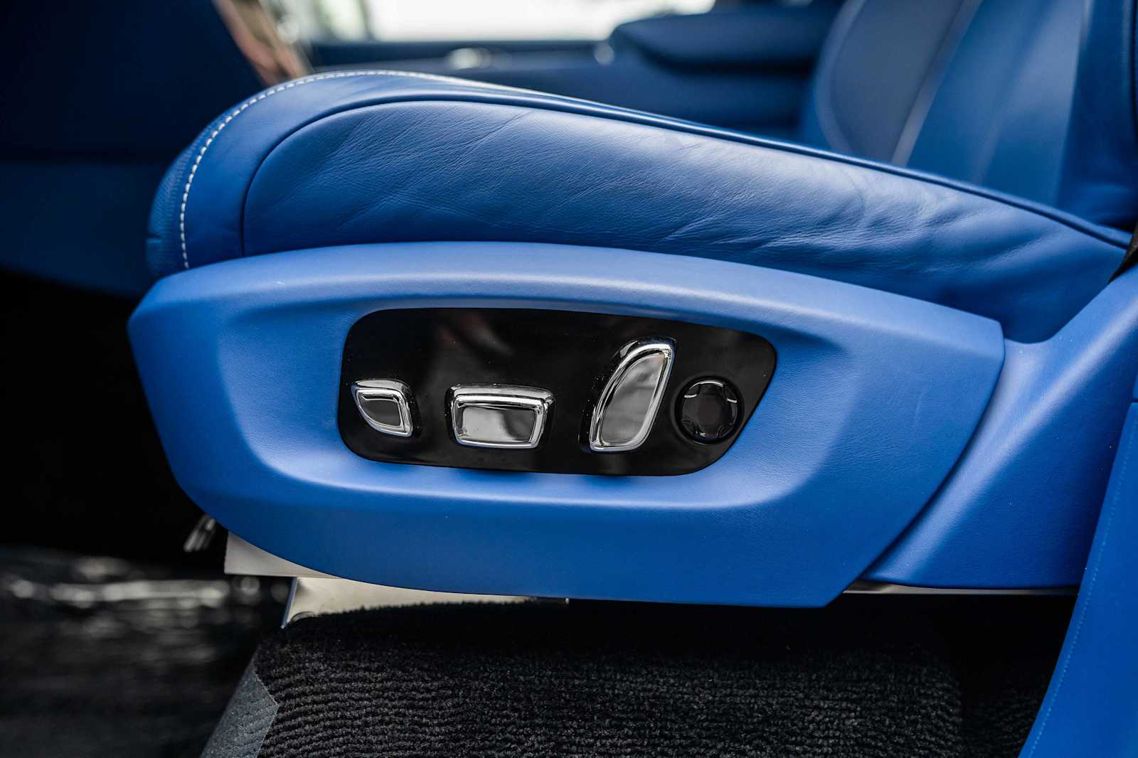 used 2023 Rolls-Royce Cullinan car, priced at $299,998
