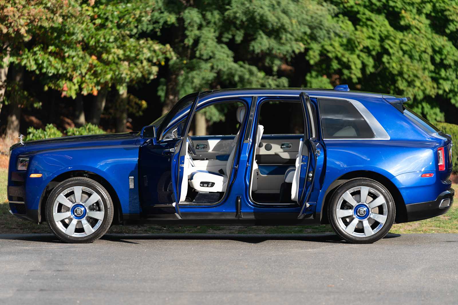 used 2020 Rolls-Royce Cullinan car, priced at $265,798