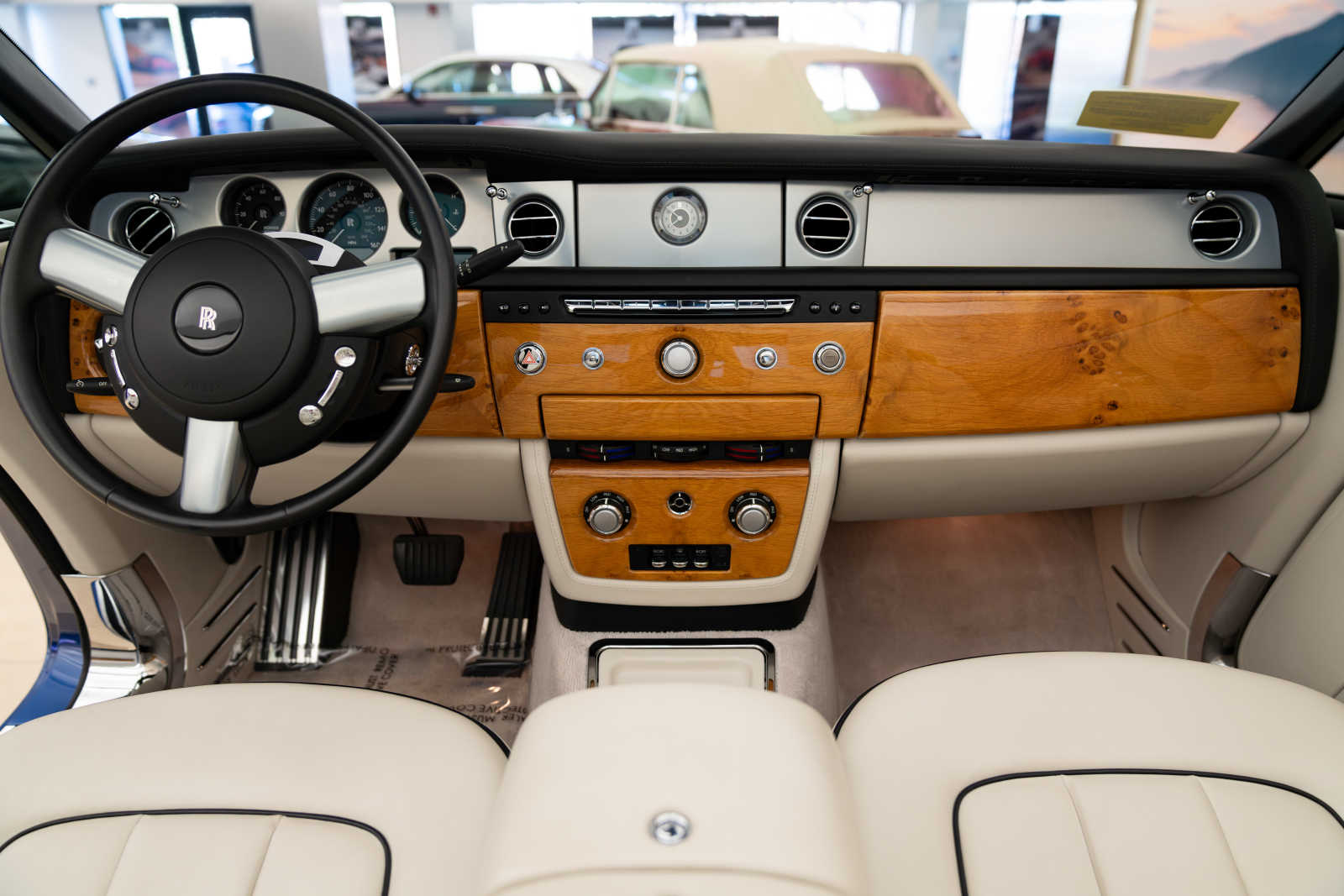 used 2016 Rolls-Royce Phantom car, priced at $289,998