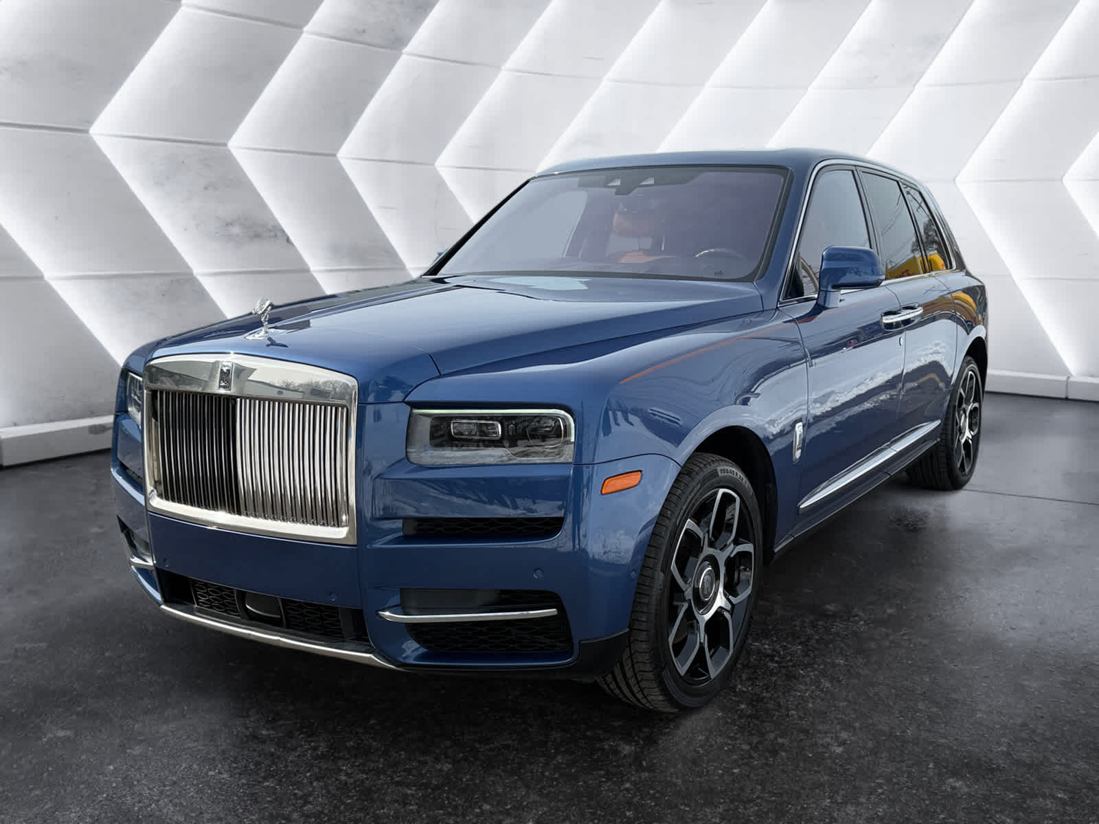 used 2022 Rolls-Royce Cullinan car, priced at $293,998