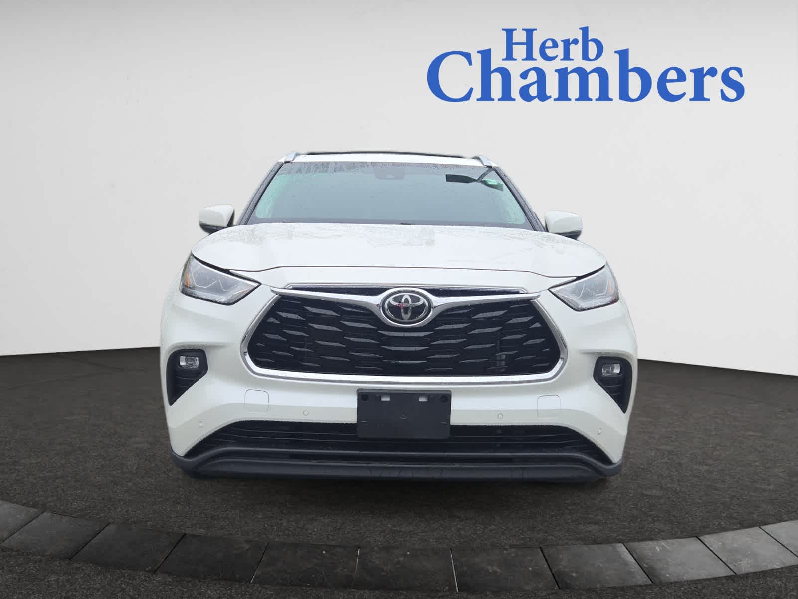 used 2021 Toyota Highlander car, priced at $38,998