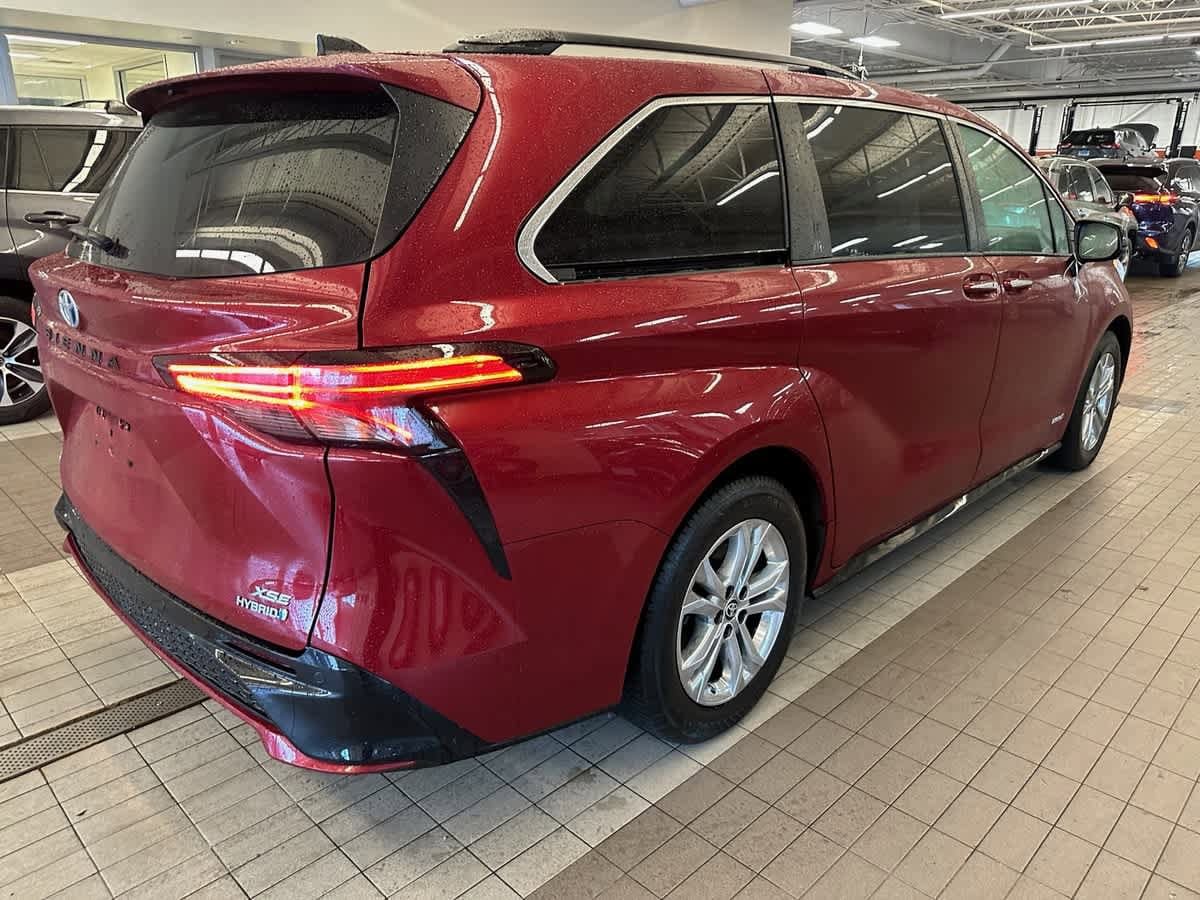 used 2022 Toyota Sienna HV car, priced at $43,998