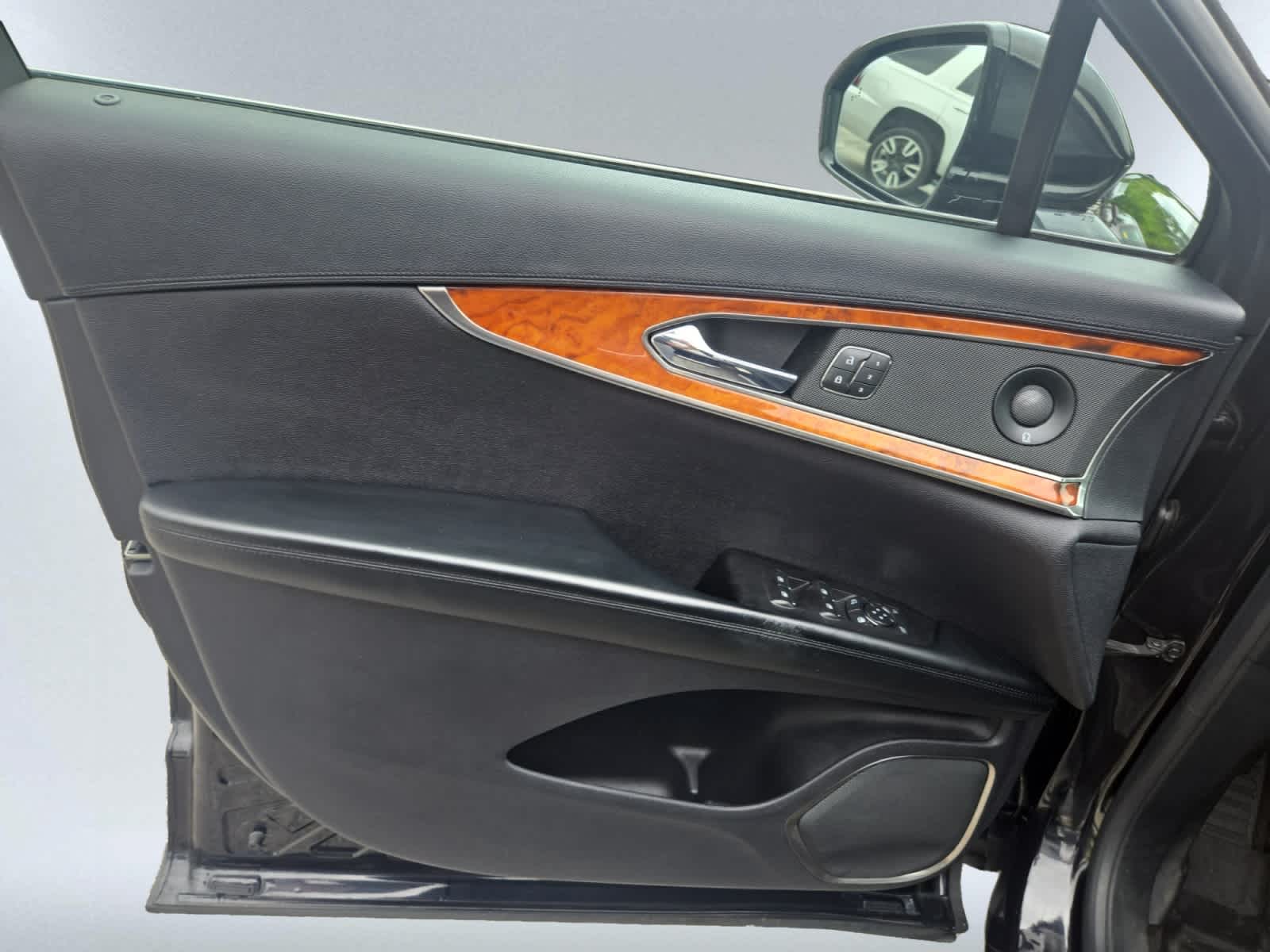 used 2019 Lincoln Nautilus car, priced at $29,998