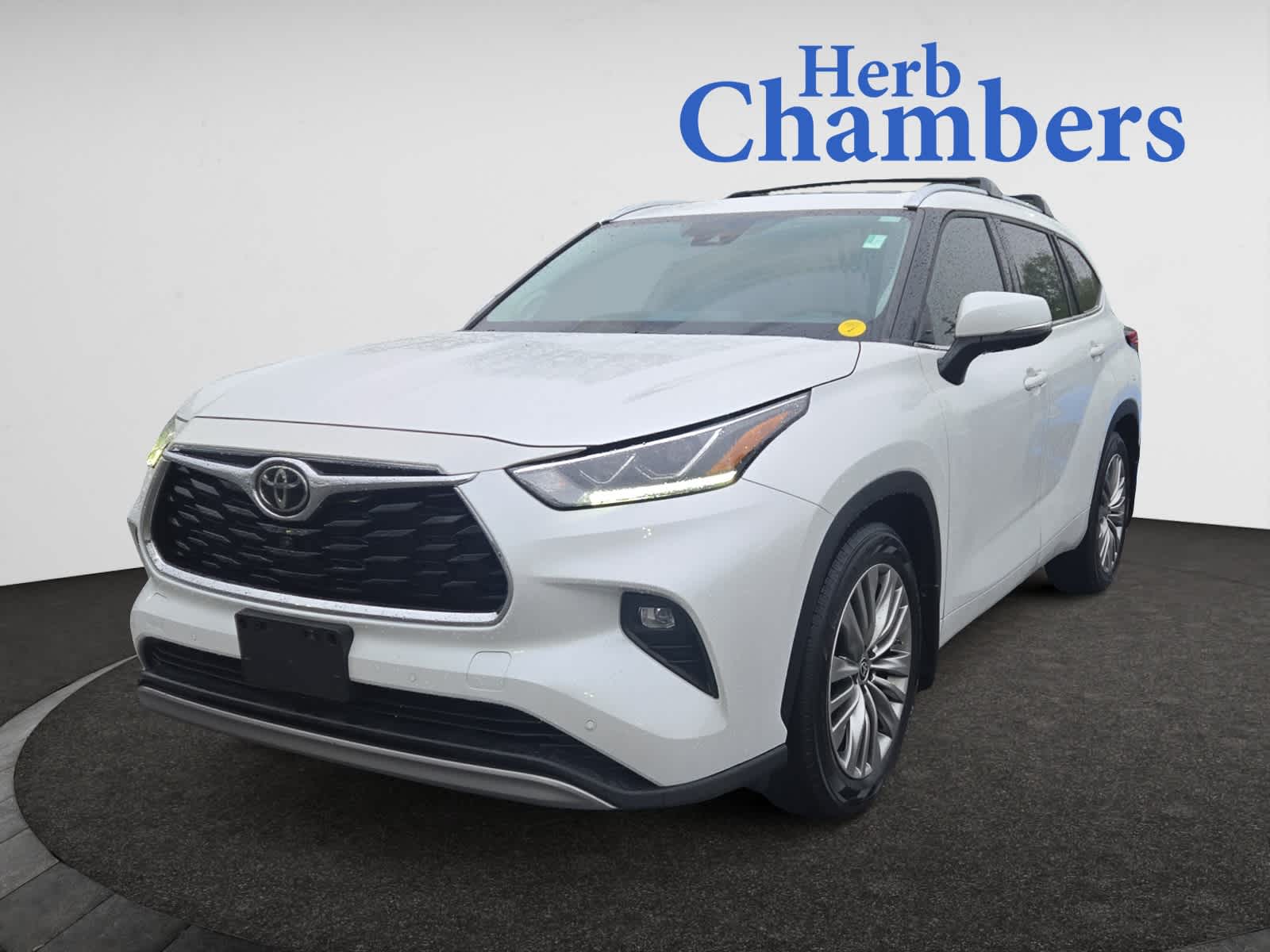 used 2022 Toyota Highlander car, priced at $46,998