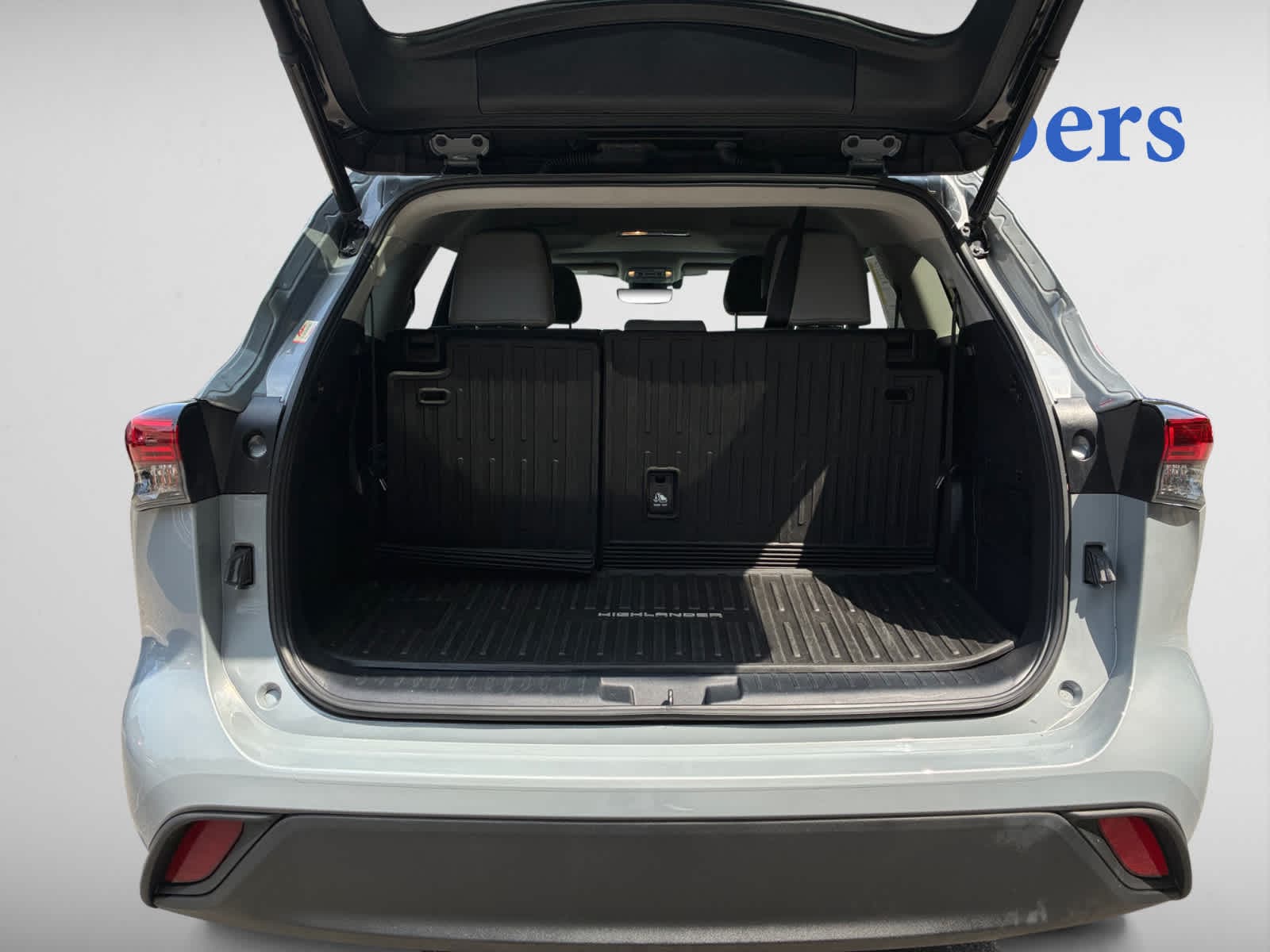 used 2022 Toyota Highlander car, priced at $39,998