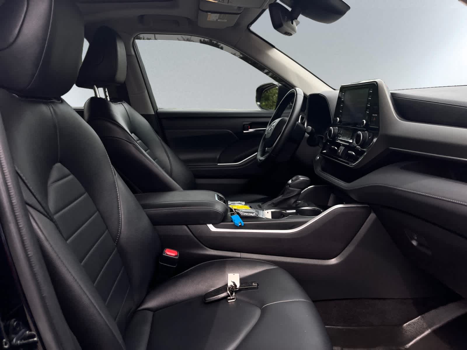 used 2022 Toyota Highlander car, priced at $33,998