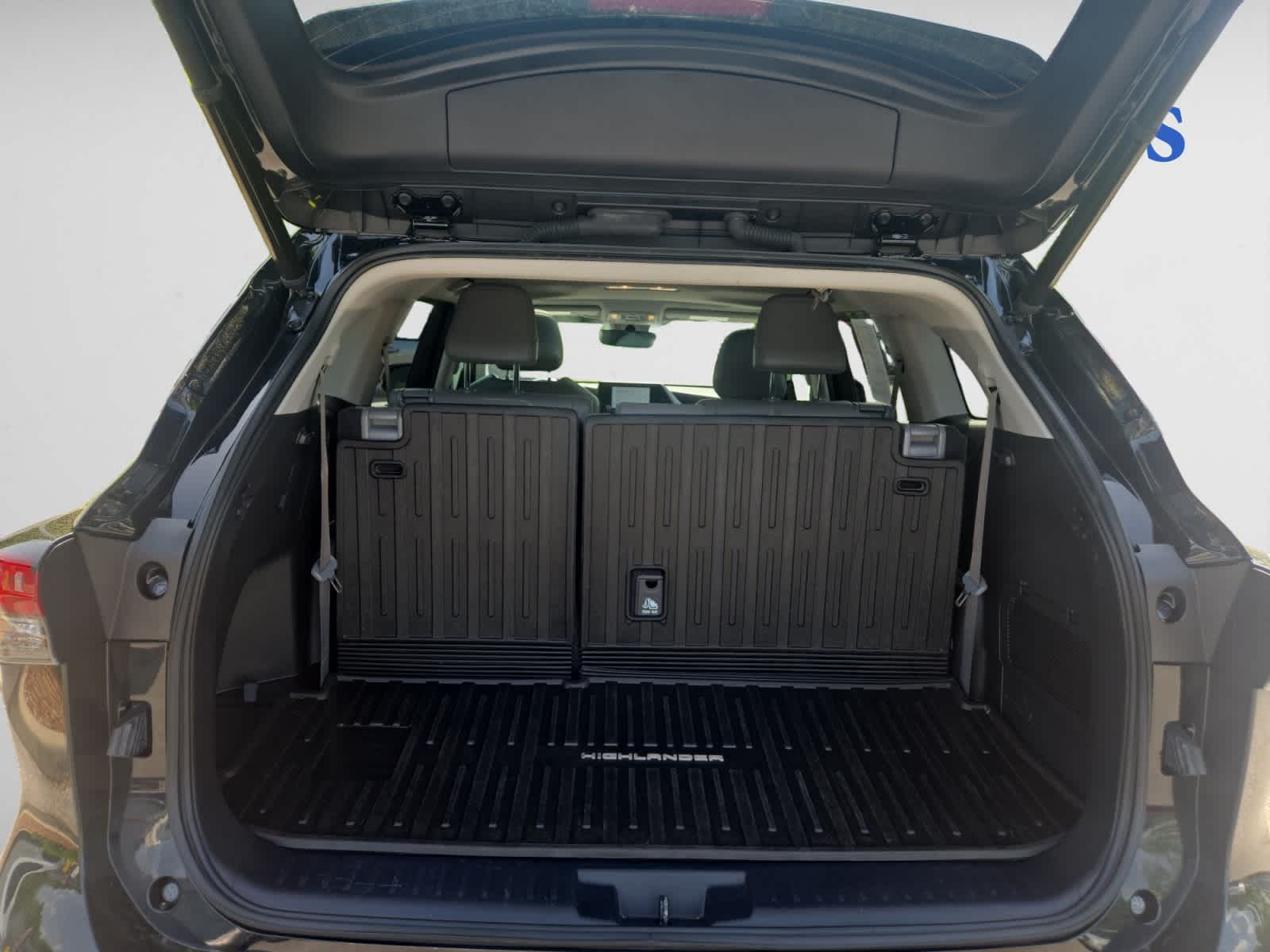 used 2023 Toyota Highlander car, priced at $39,998
