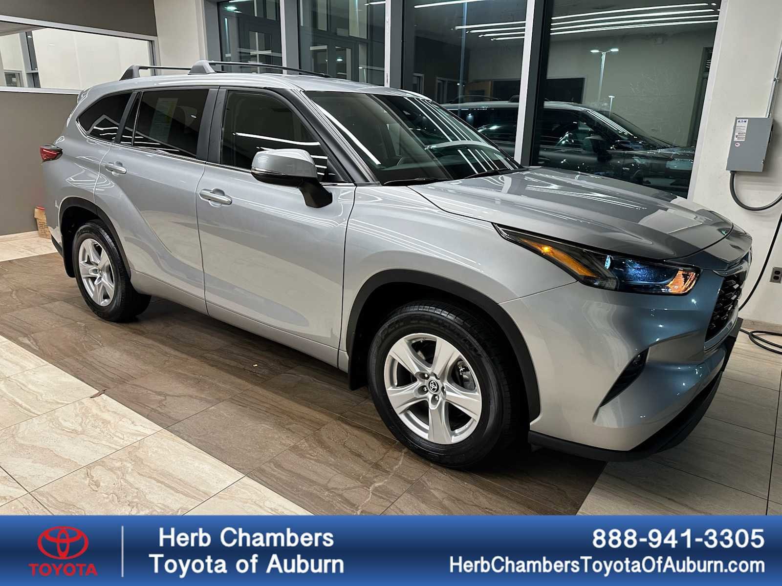 used 2023 Toyota Highlander car, priced at $39,998