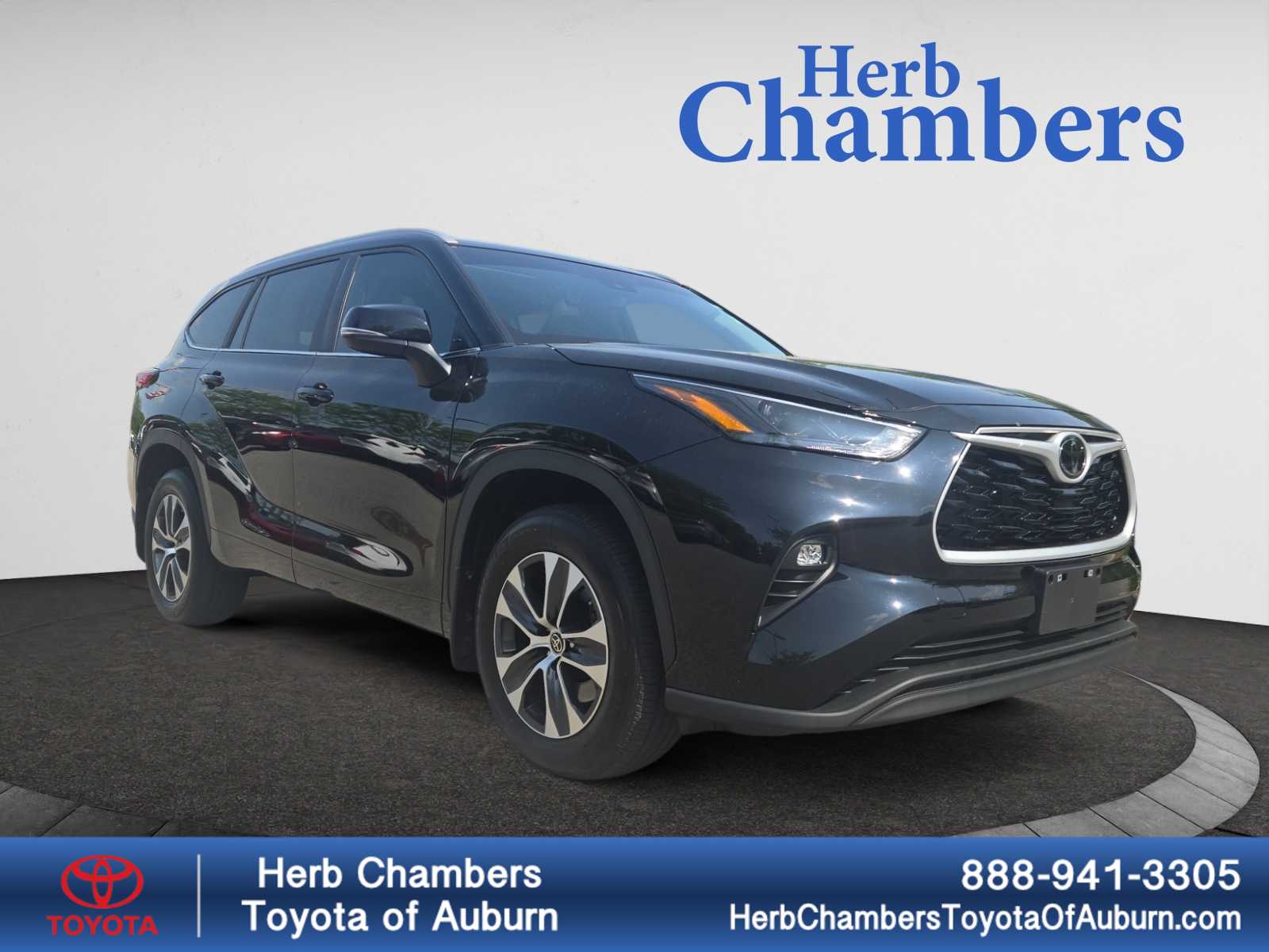 used 2023 Toyota Highlander car, priced at $39,998