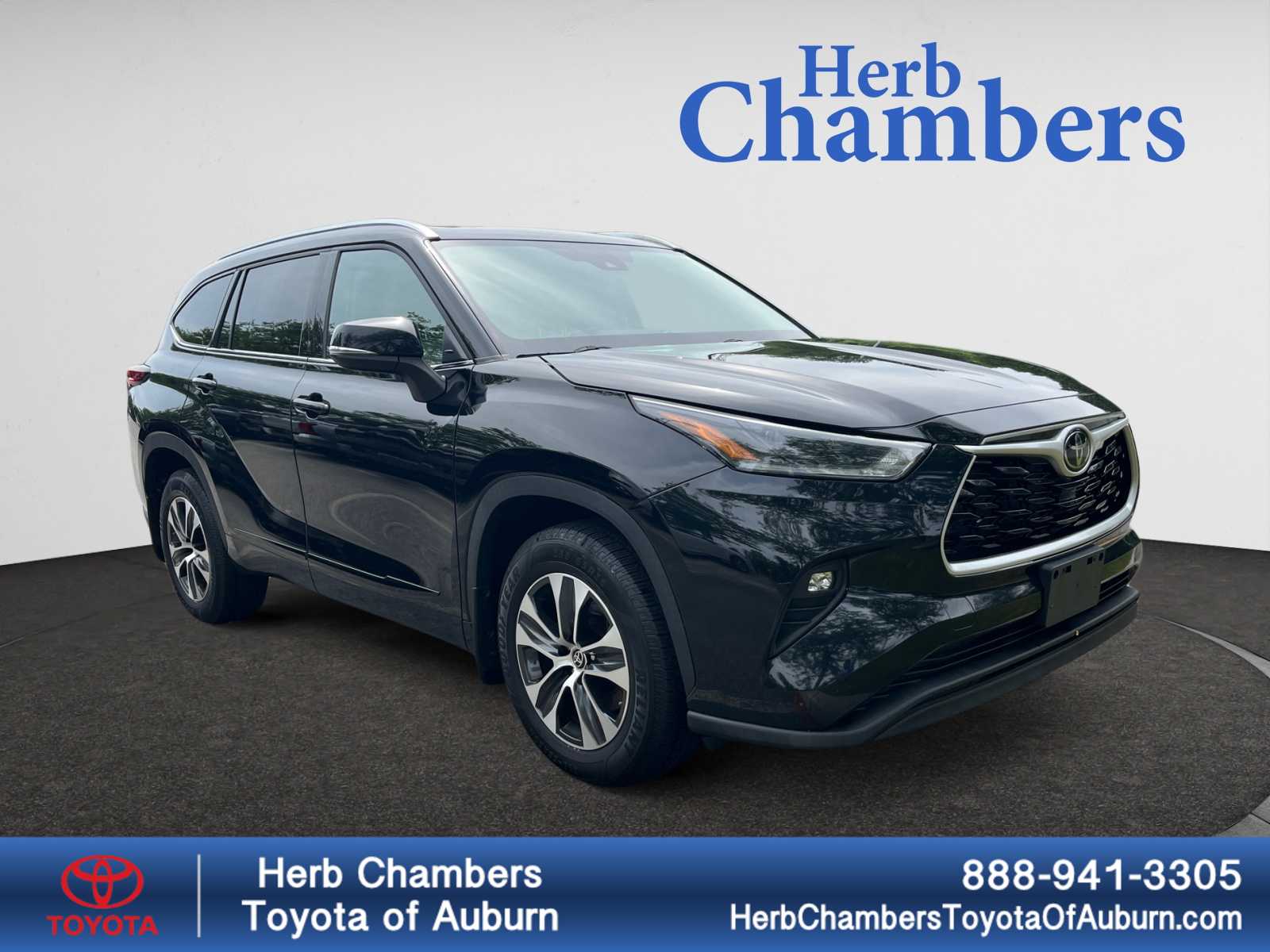used 2021 Toyota Highlander car, priced at $32,998