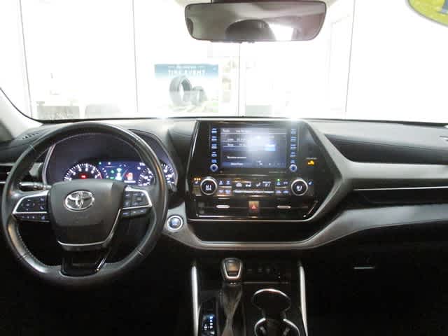used 2021 Toyota Highlander car, priced at $38,998