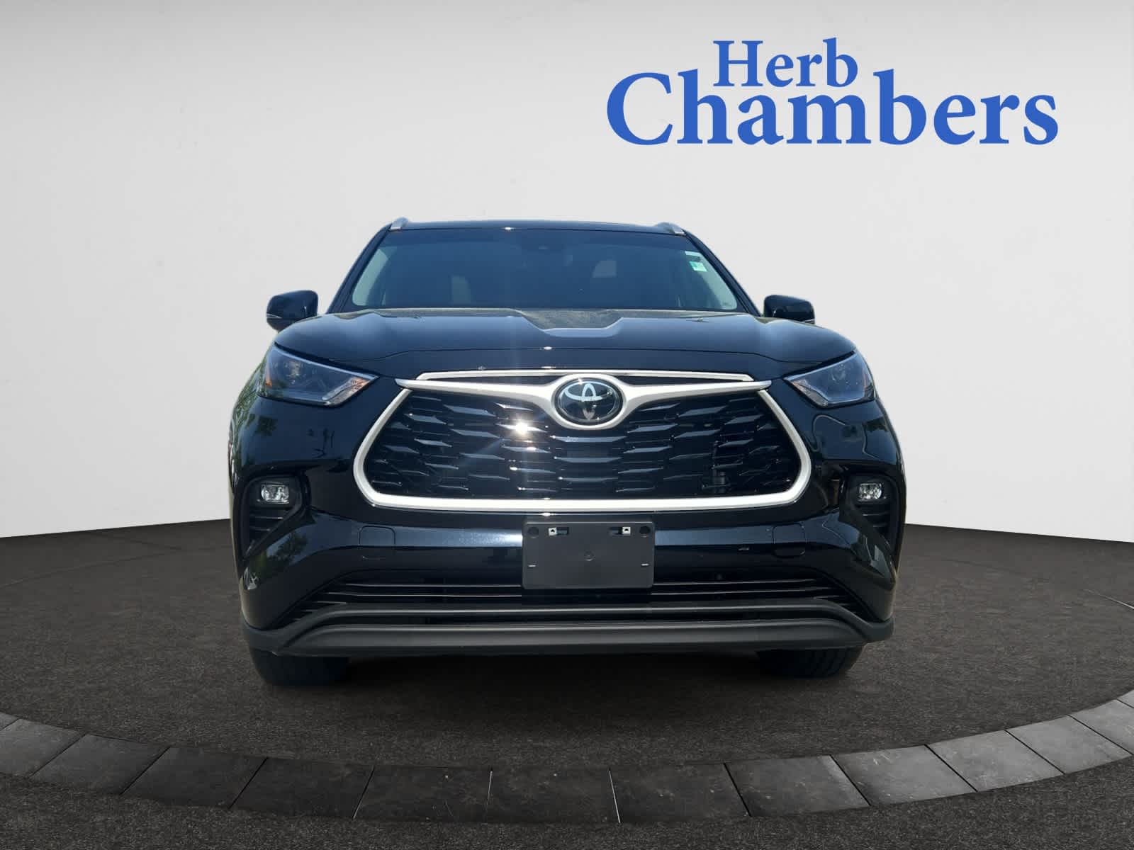 used 2023 Toyota Highlander car, priced at $39,998