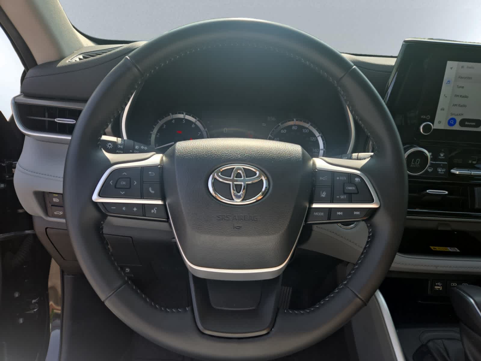used 2023 Toyota Highlander car, priced at $39,998
