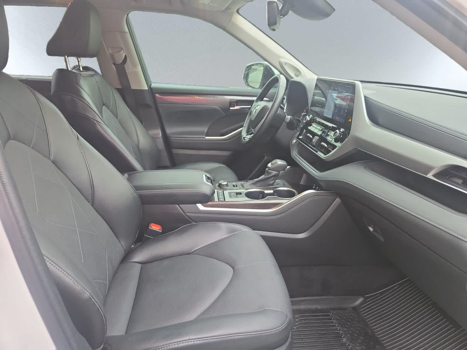 used 2022 Toyota Highlander car, priced at $46,998