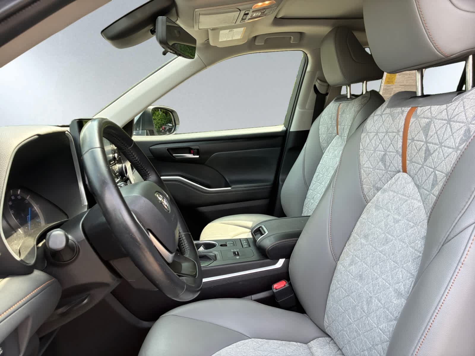 used 2022 Toyota Highlander car, priced at $39,998