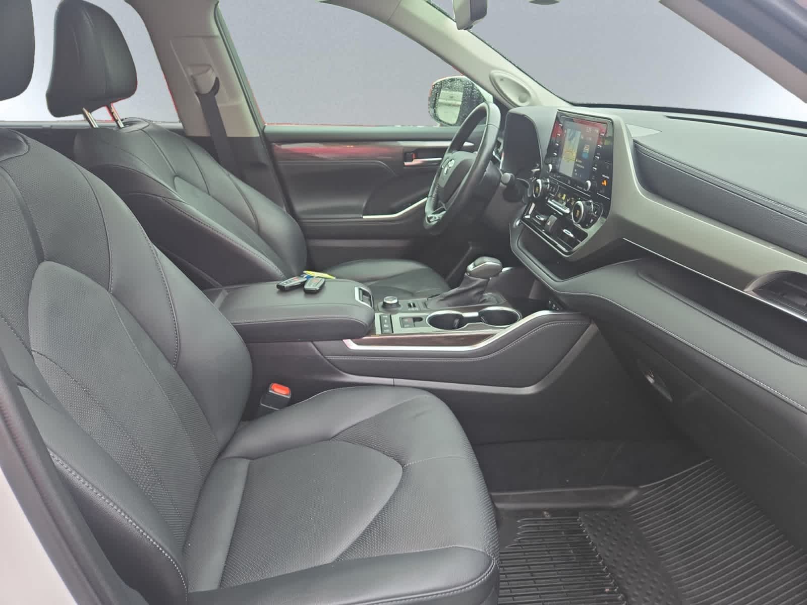 used 2021 Toyota Highlander car, priced at $38,998