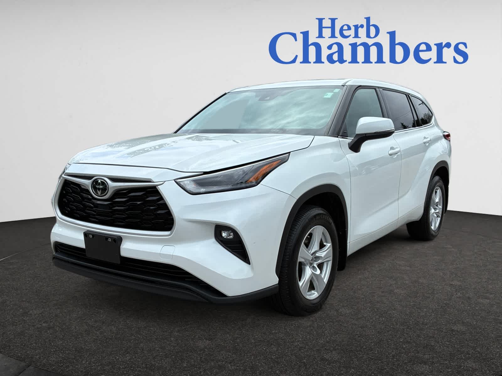 used 2022 Toyota Highlander car, priced at $36,998
