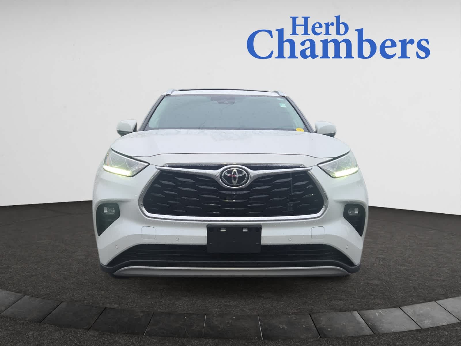 used 2022 Toyota Highlander car, priced at $46,998