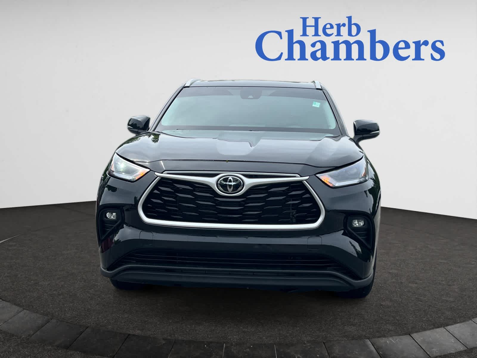 used 2022 Toyota Highlander car, priced at $33,998
