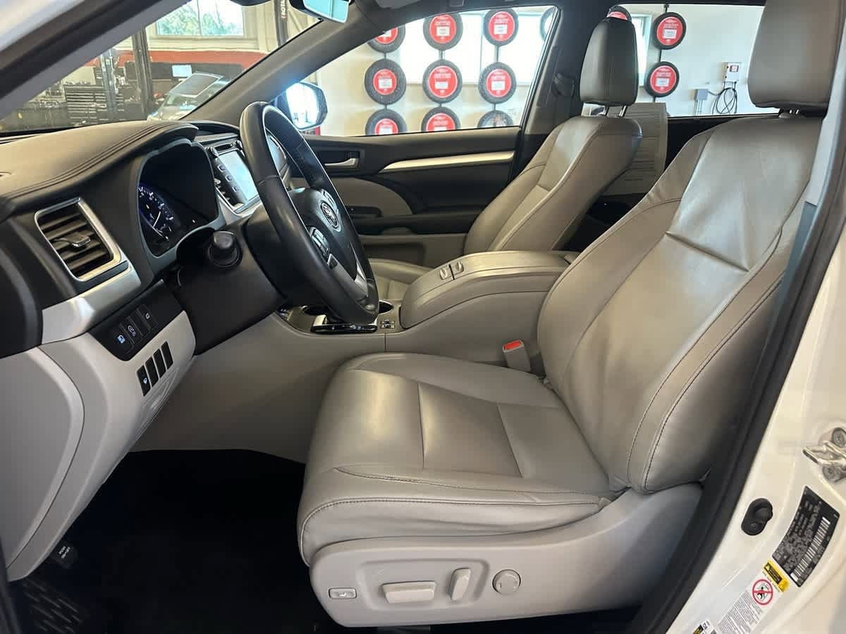 used 2019 Toyota Highlander car, priced at $32,998