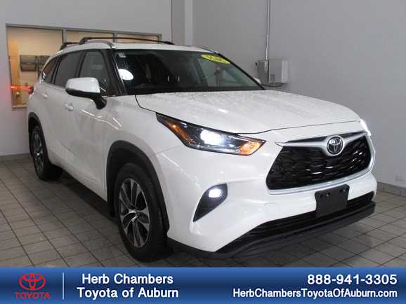 used 2021 Toyota Highlander car, priced at $38,998