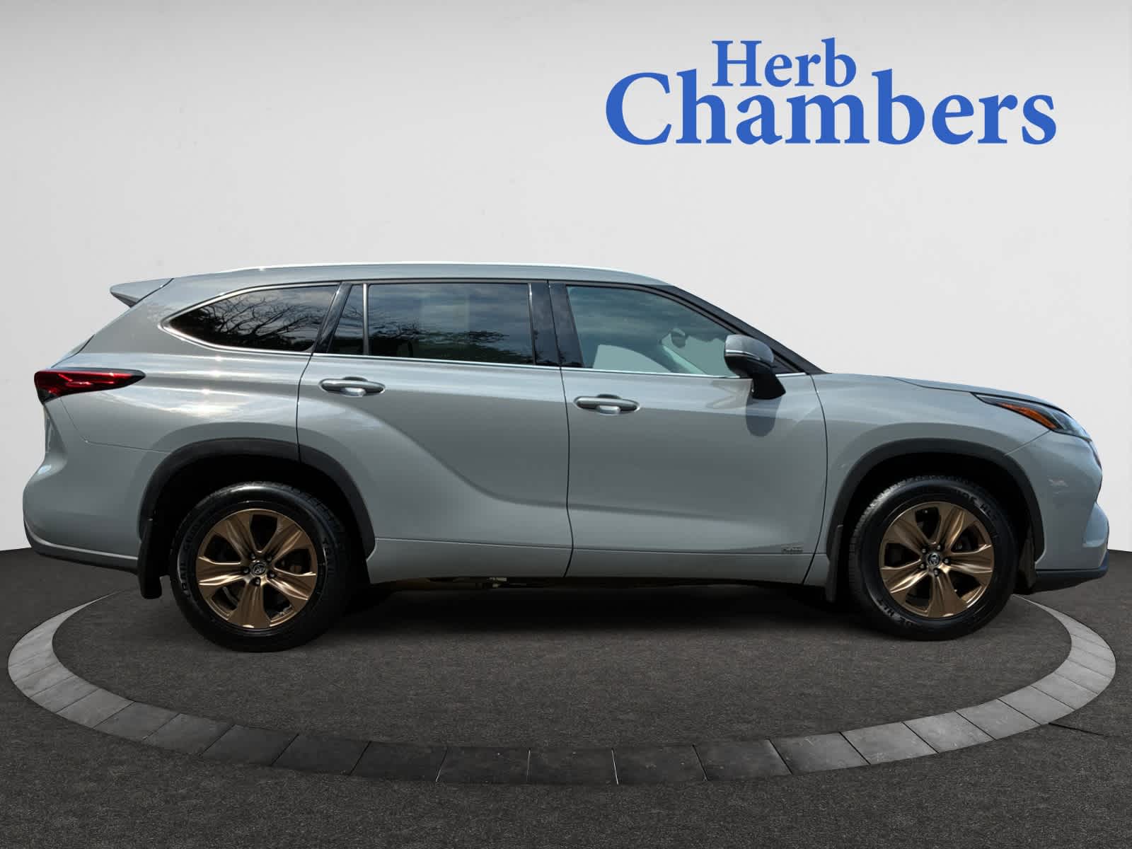 used 2022 Toyota Highlander car, priced at $39,998
