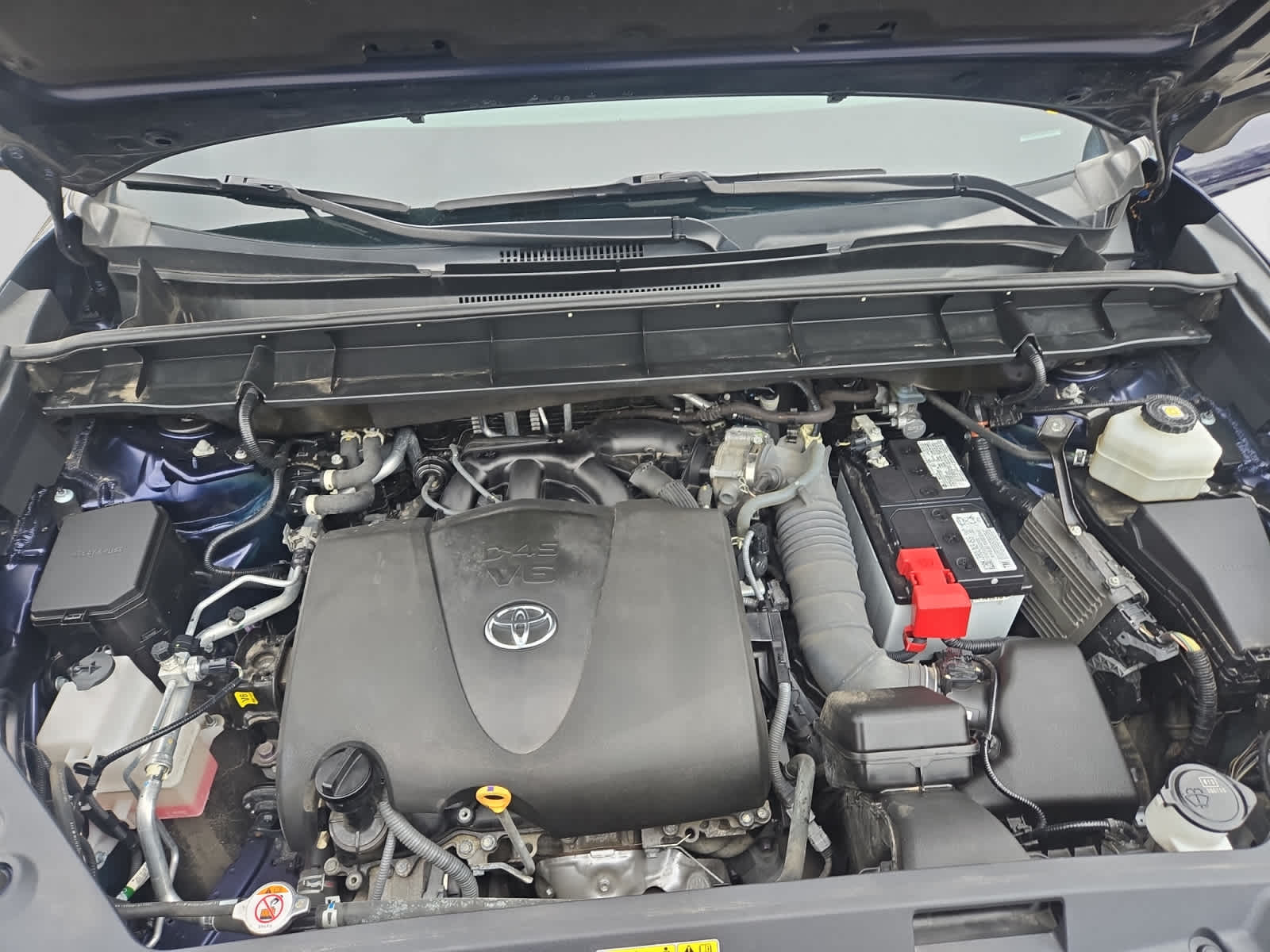 used 2022 Toyota Highlander car, priced at $32,998