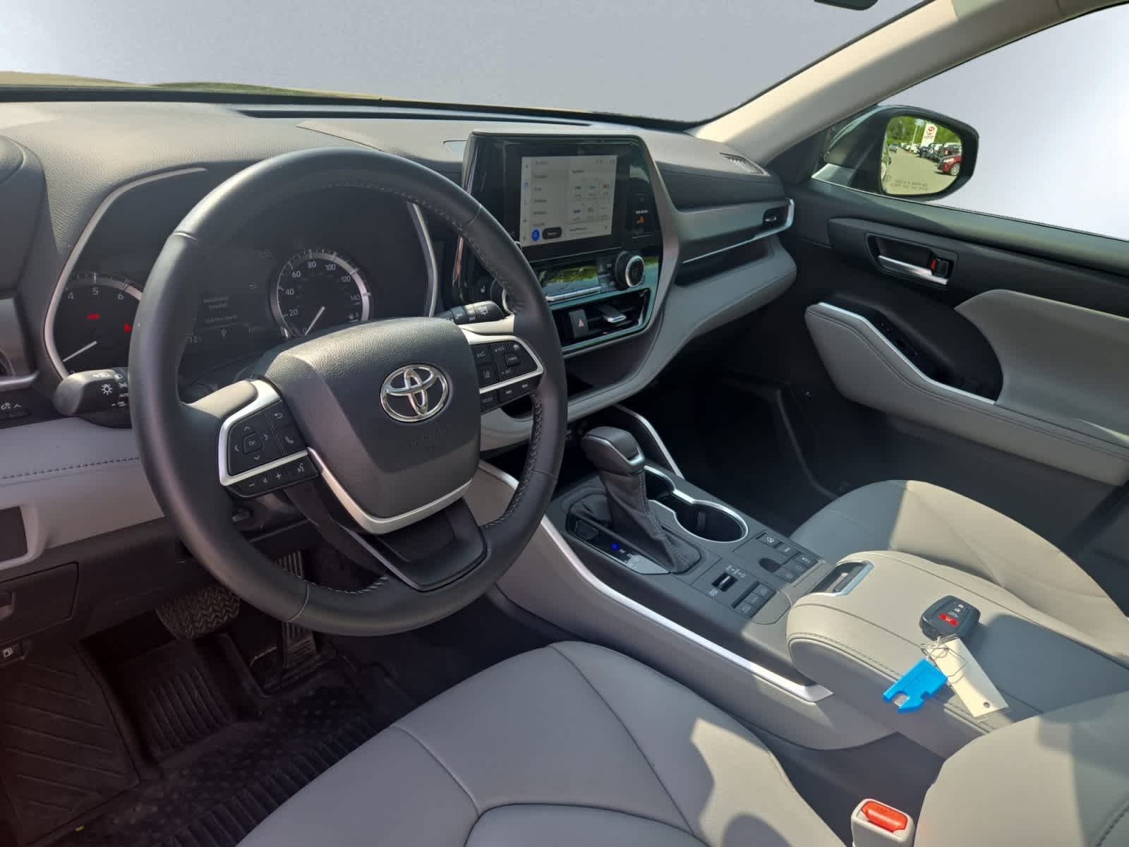 used 2023 Toyota Highlander car, priced at $39,998