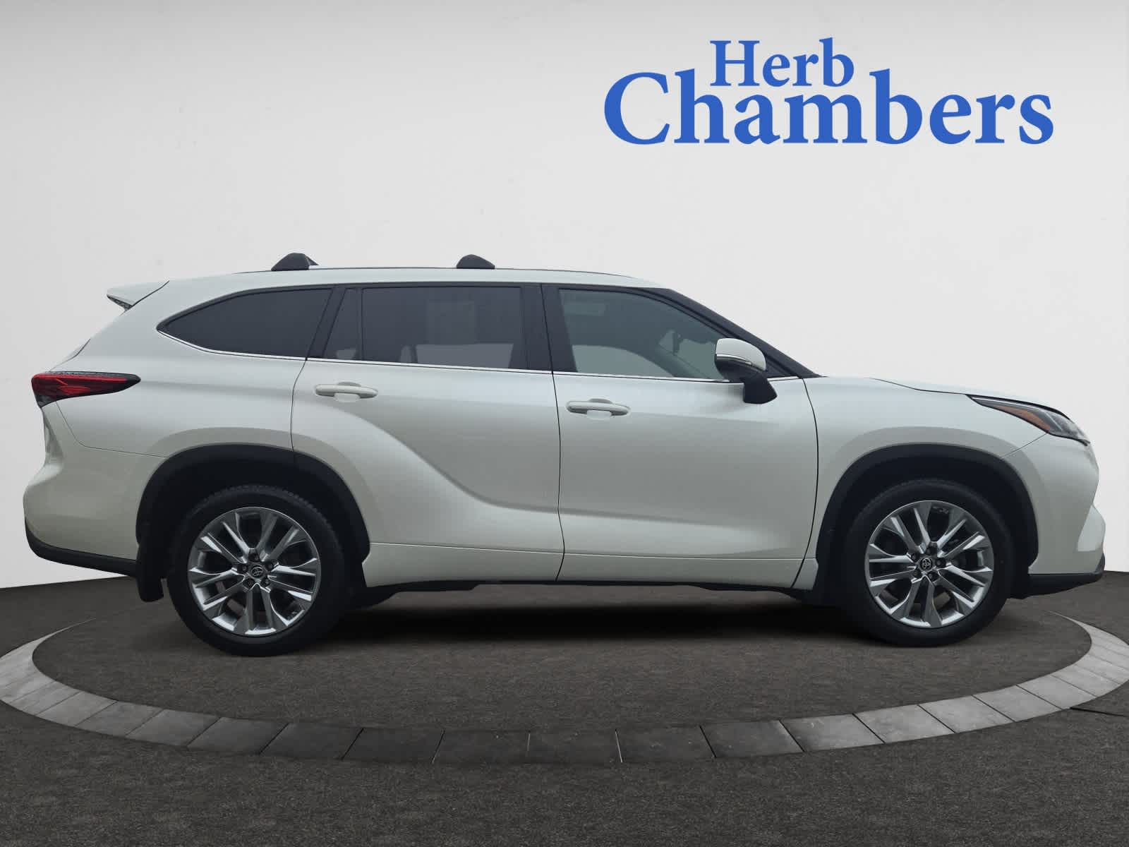 used 2021 Toyota Highlander car, priced at $38,998