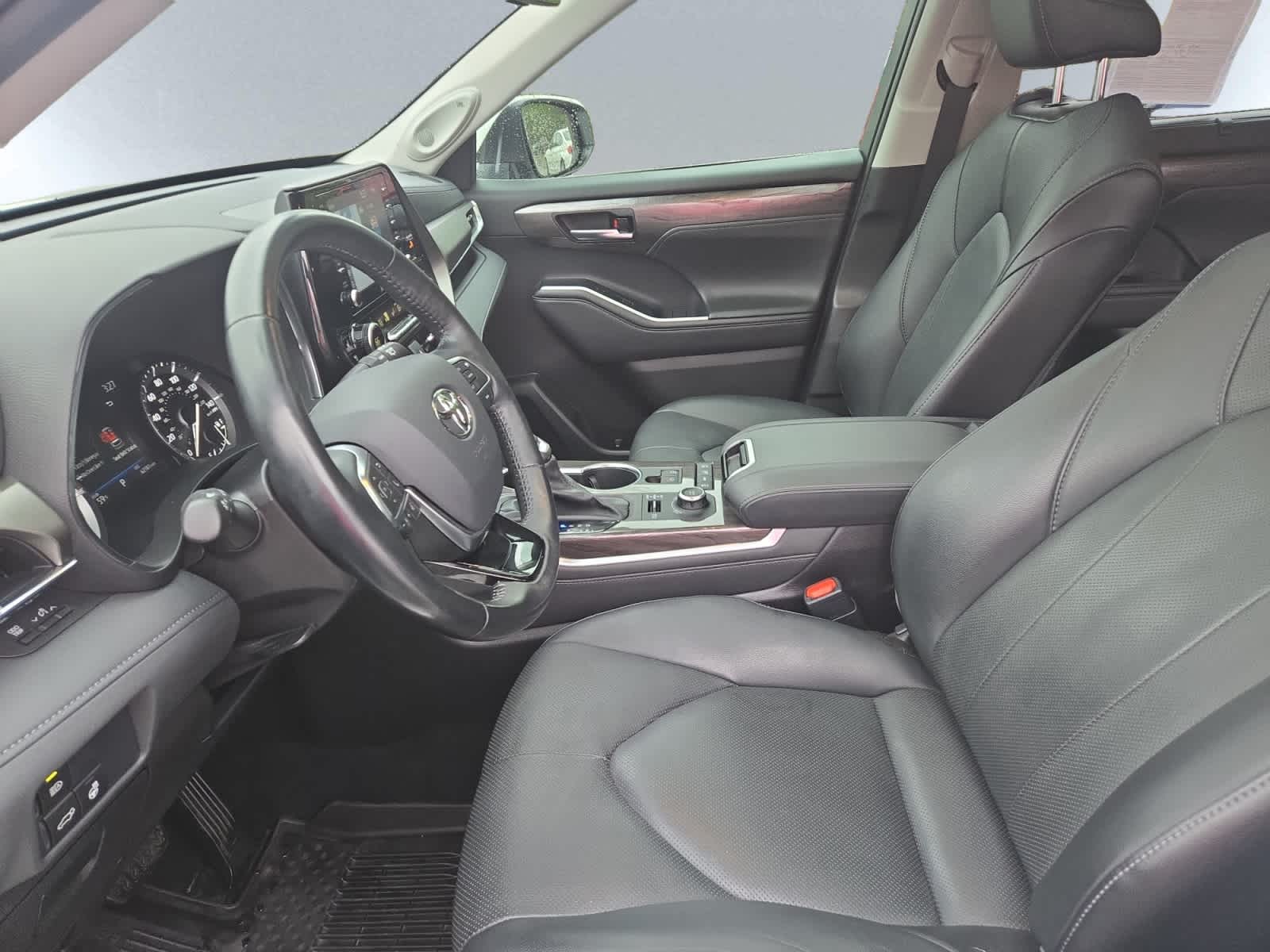 used 2021 Toyota Highlander car, priced at $38,998
