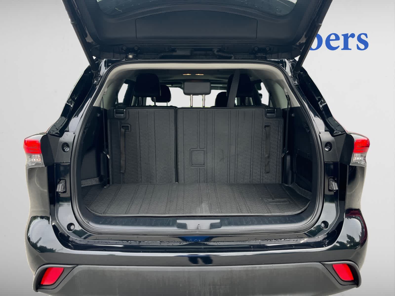 used 2022 Toyota Highlander car, priced at $33,998