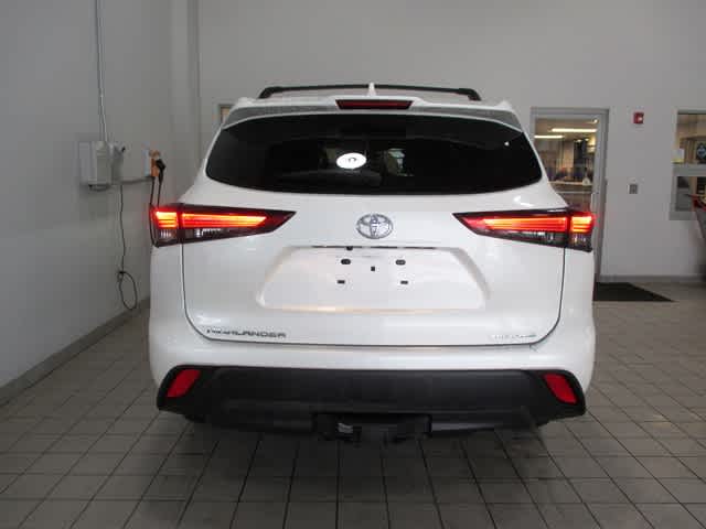 used 2021 Toyota Highlander car, priced at $38,998